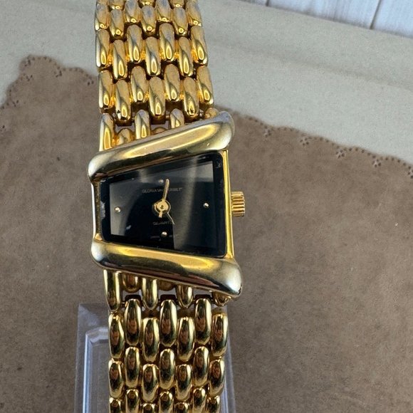 Gloria Vanderbilt Trapezoid Gold Tone Bracelet Dress Watch main image 8